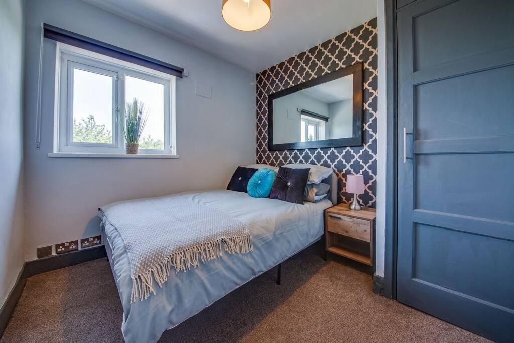 Apartment Beautiful Harborough Avenue 6 Bed House