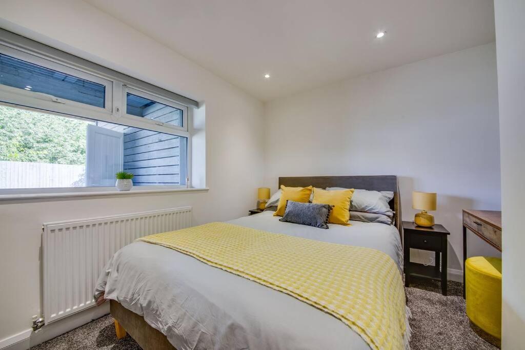 Beautiful Harborough Avenue 6 Bed House *