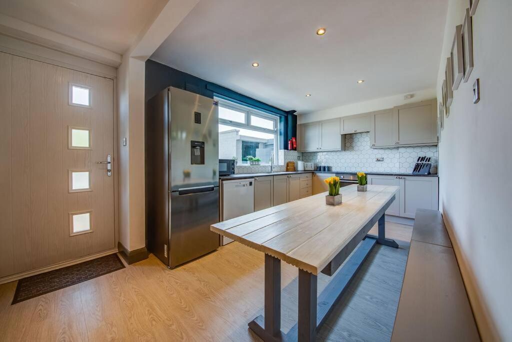 Apartment Beautiful Harborough Avenue 6 Bed House